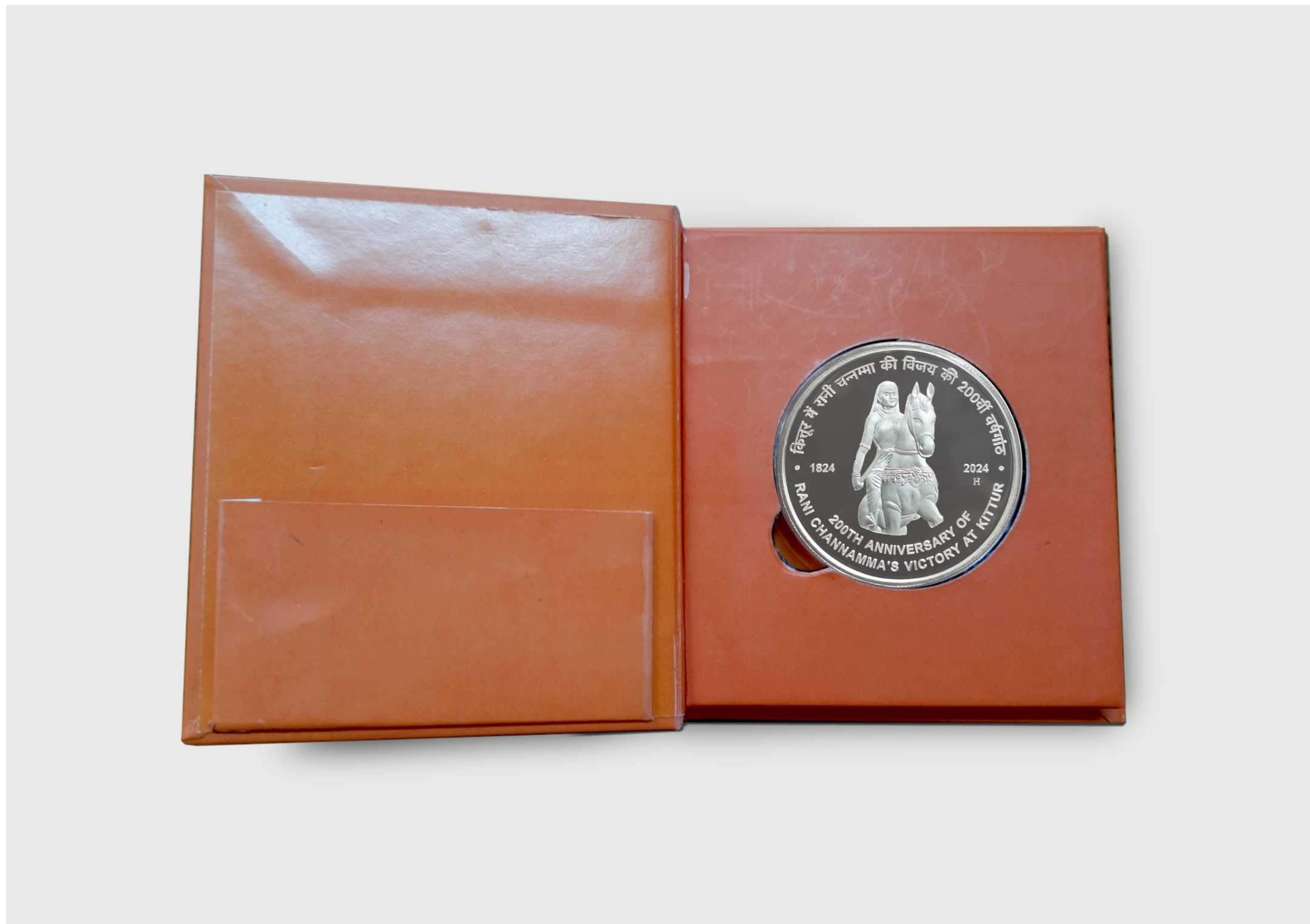 200th Anniversary of Rani Channamma's victory at Kittur | Rs. 200 Proof Coin | Booklet - Image 2
